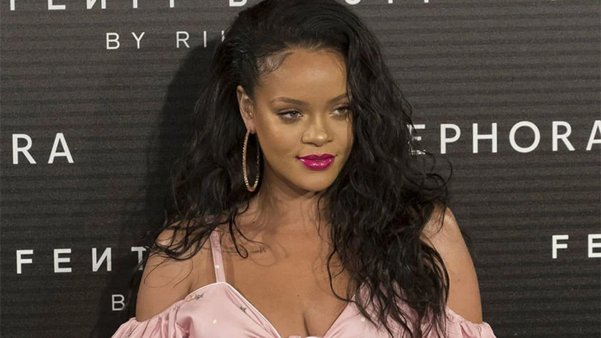 Rihanna Reveals the Secrets of Her Cosmetics Brand in an Exclusive Interview.